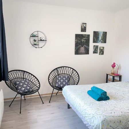 Jolie Appartement 2 Chambres 65M2 Au Centre Ville Fontenay-le-Comte Exterior photo
